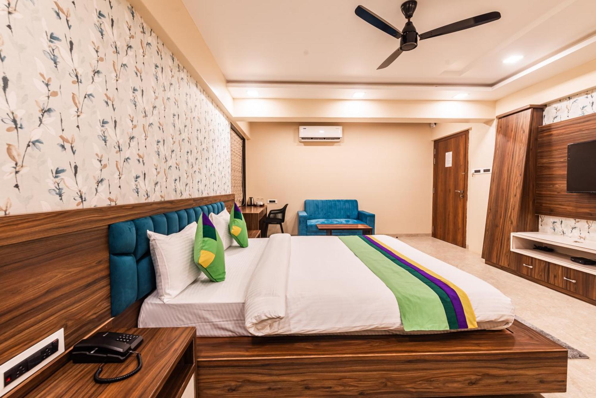 Lemon Wood Suites Pune Exterior photo