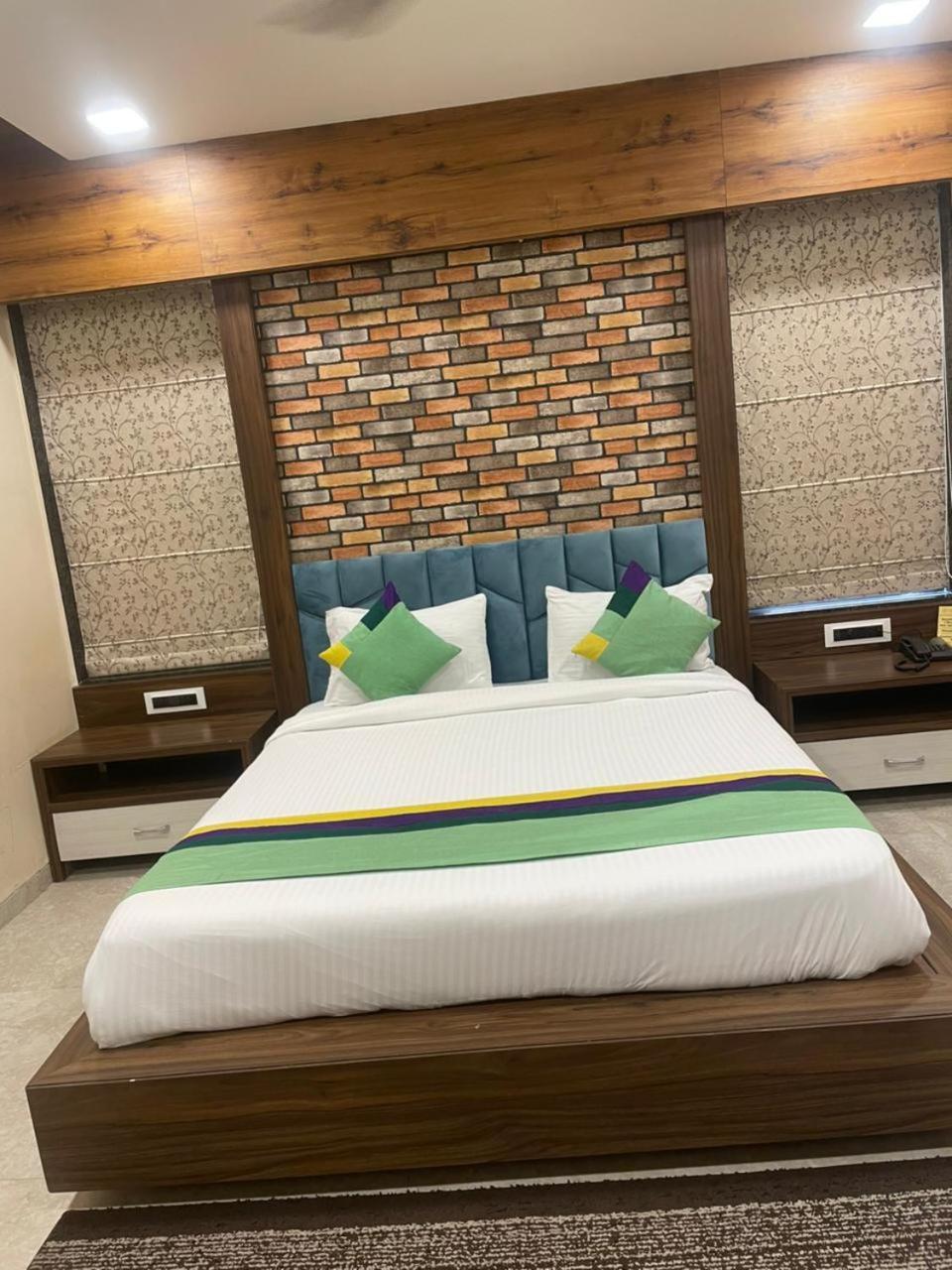 Lemon Wood Suites Pune Exterior photo